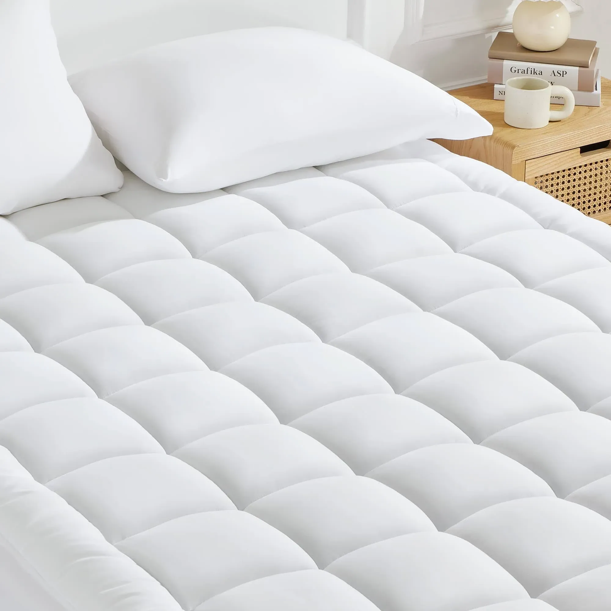 SONIVE Quilted Mattress Pad Soft Fluffy Pillow Top Mattress Cover Down Alternative Fill Topper Streches up to 21 Inches Deep Pocket (White, Cal King)