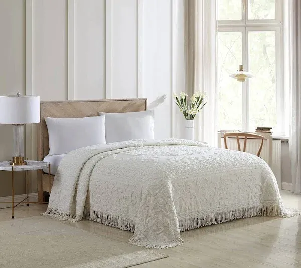 Medallion Chenille Bedspread, Full, Ivory