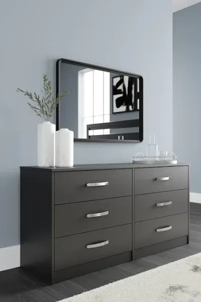 Signature Design by Ashley Flannia 6-Drawer Dresser