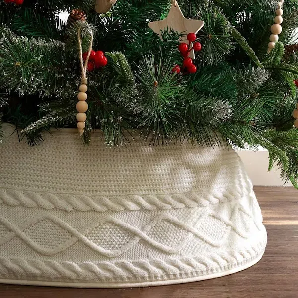 Treory Knitted Christmas Tree Collar: Cream Crossed Diamond Edge Chunky Cable...