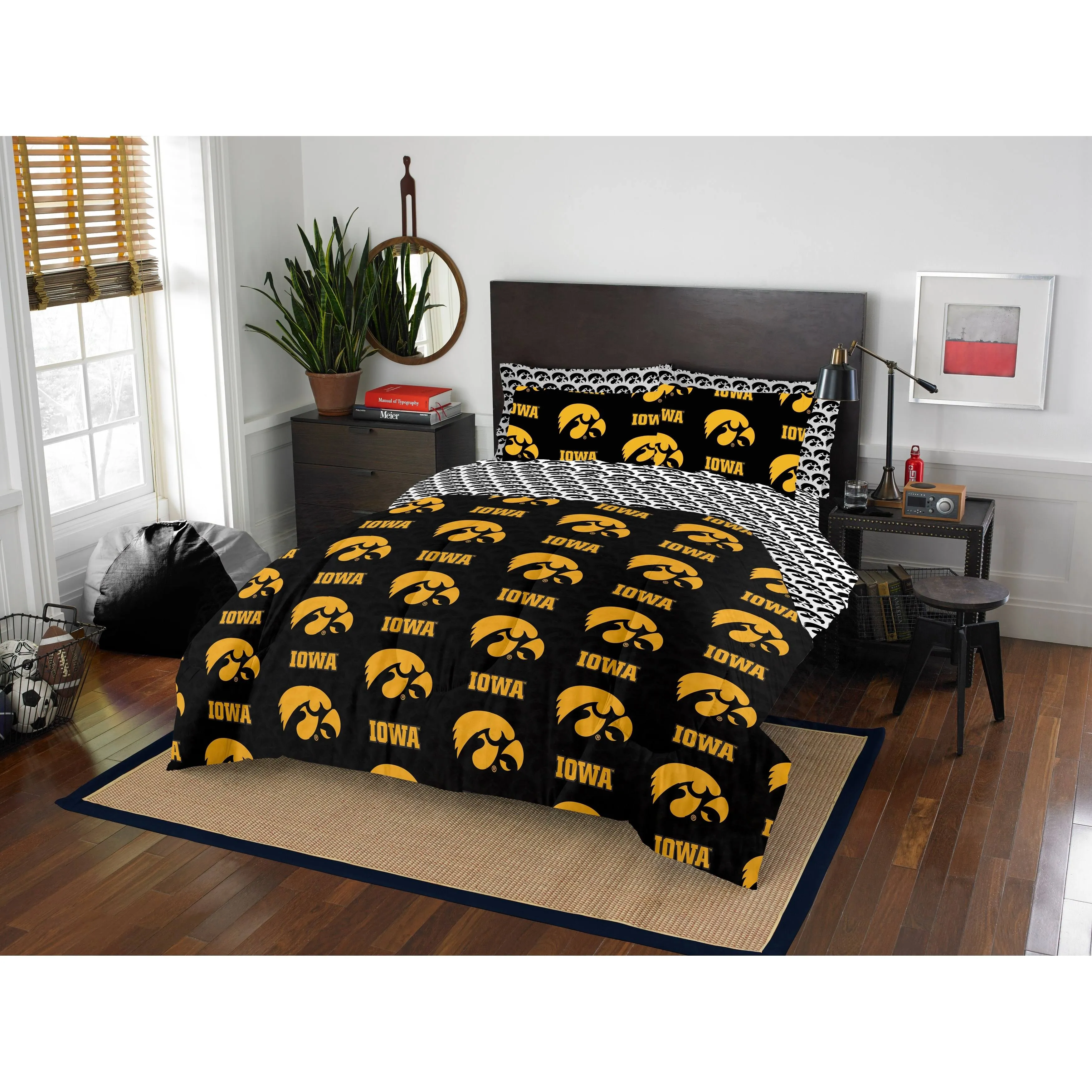 Northwest NCAA Unisex-Adult Bed in a Bag Set