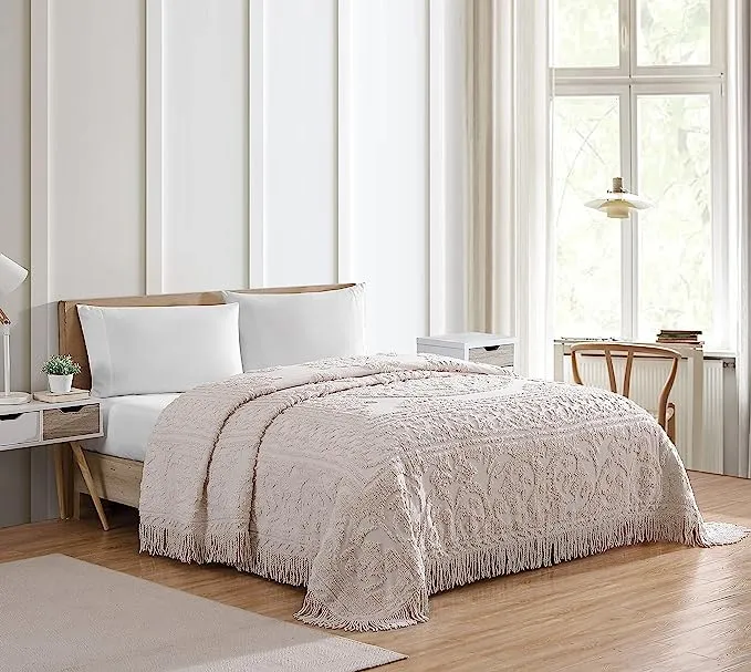 Medallion Chenille Bedspread Full, Ivory