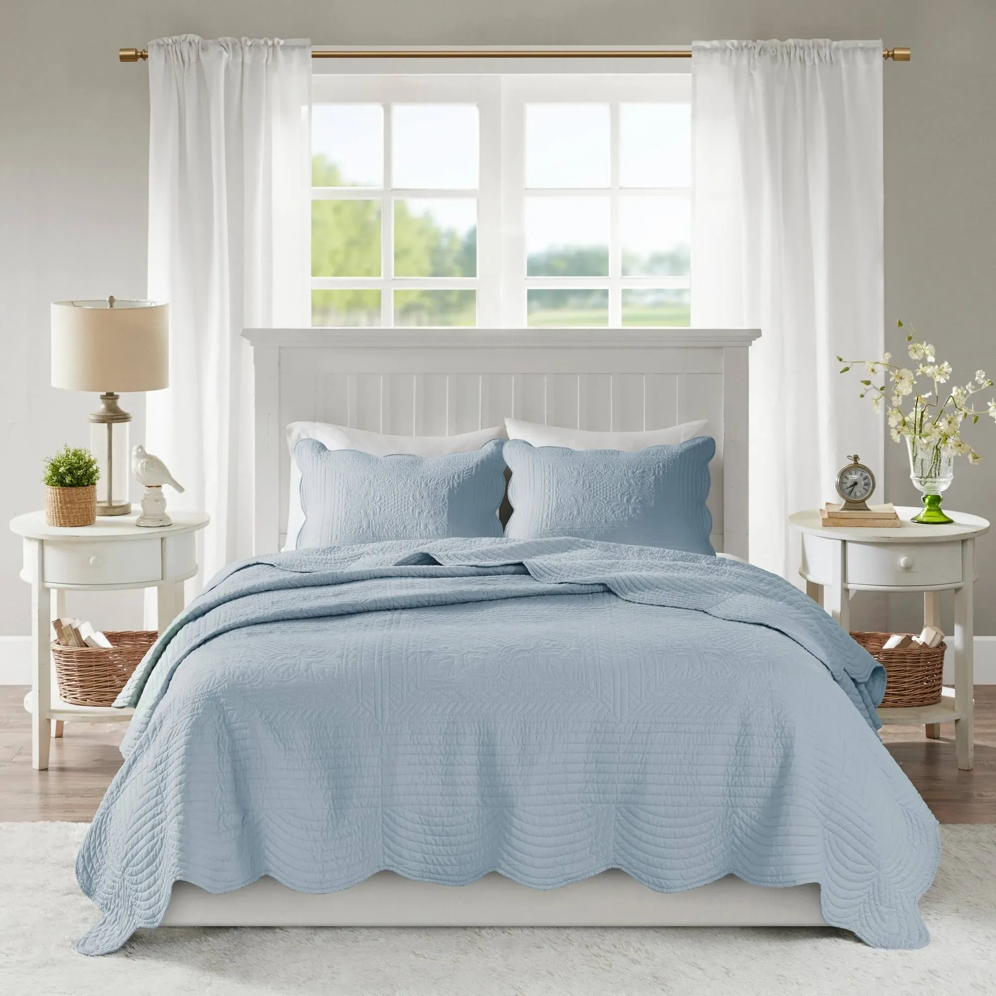 Madison Park - Tuscany 3 Piece Reversible Scalloped Edge Quilt Set - Full/Queen - Blue