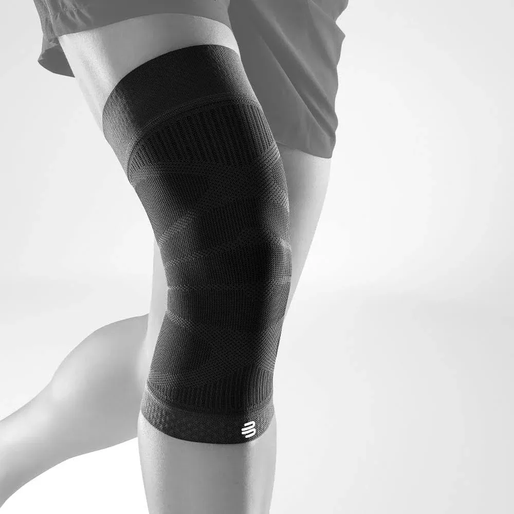 Bauerfeind Sports Compression Knee Support - Lightweight Design with Gripping Zones for Knee Pain Relief & Performance, Black, Size M