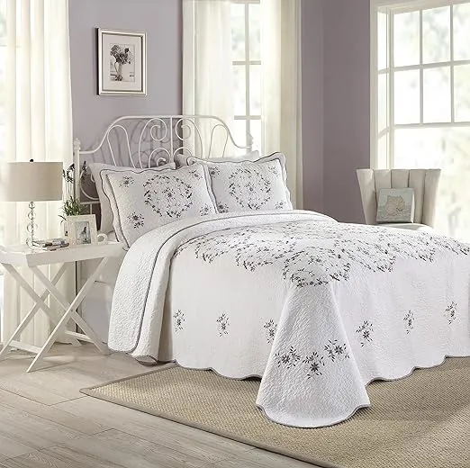 Modern Heirloom Gwen Bedspread White/Lavender