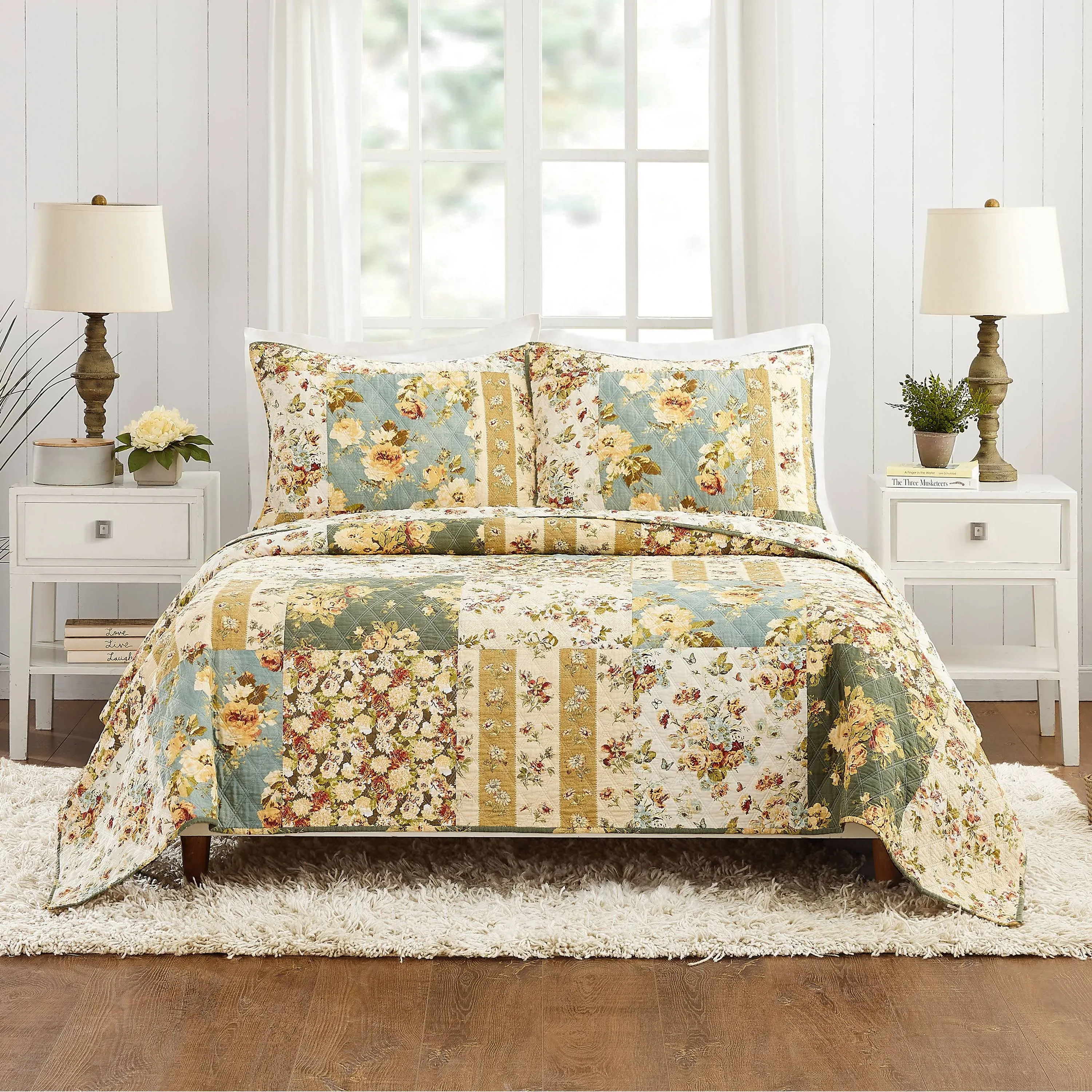 vctops Elegant Embroidered Quilt Set Farmhouse Patchwork Oversized Queen Size Reversible Bedspread Coverlet 3 Piece Cotton Quilted Bedding Set for All Season, 1 Quilt + 2 Pillow Sham (94x102 in)