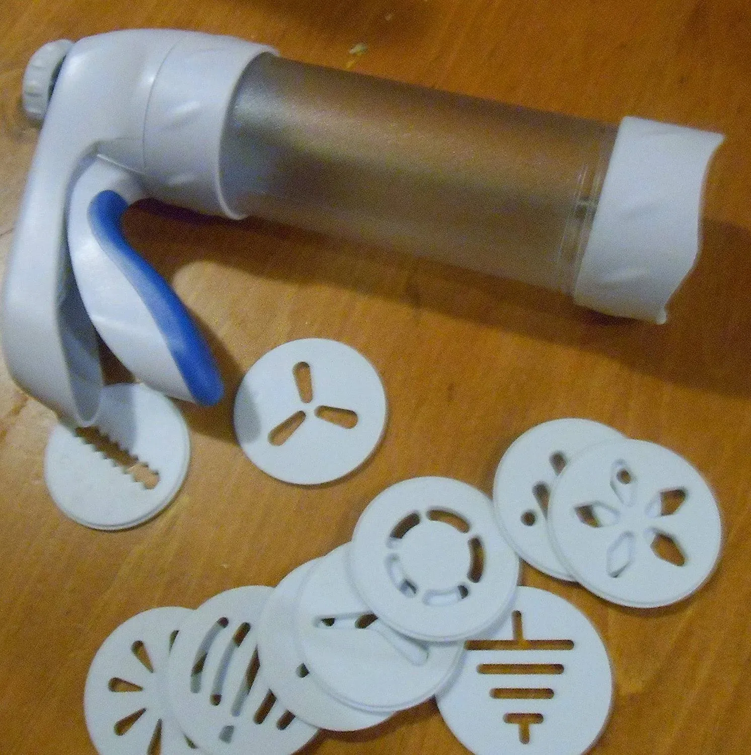 Wilton Comfort Grip Cookie Press with 12 Discs Ergonomic Easy Squeeze Handle