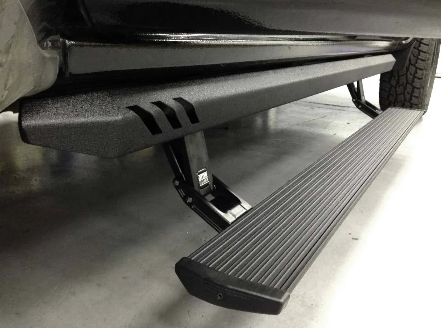 AMP Research 2015-2018 Ford F-150 SuperCrew PowerStep XL - Black - 77151-01A