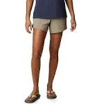 Columbia Women's Bogata Bay Stretch Shorts