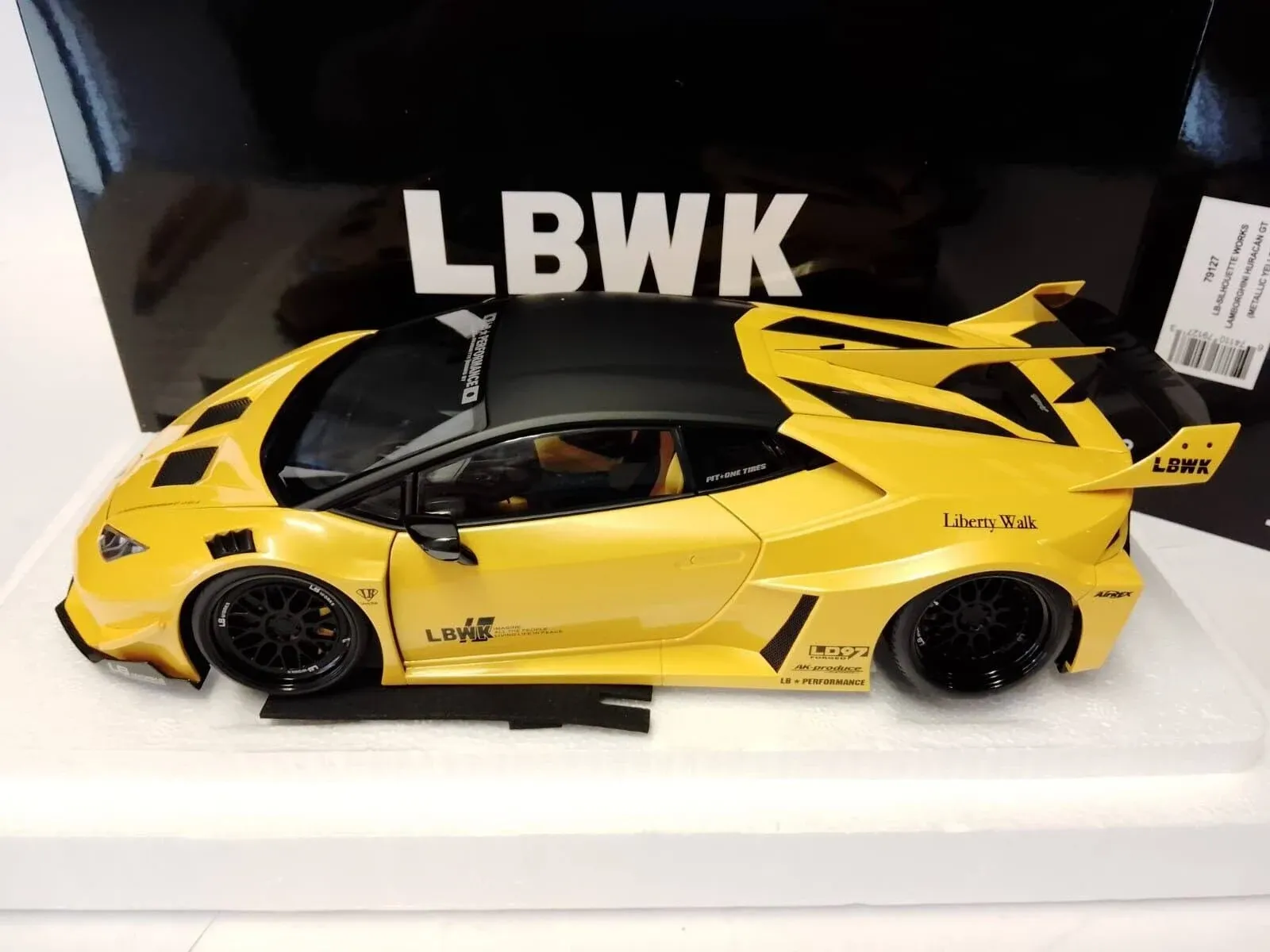 AUTOart 79127 1/18 Liberty Walk LB Silhouette Works Huracan GT Metallic Yellow