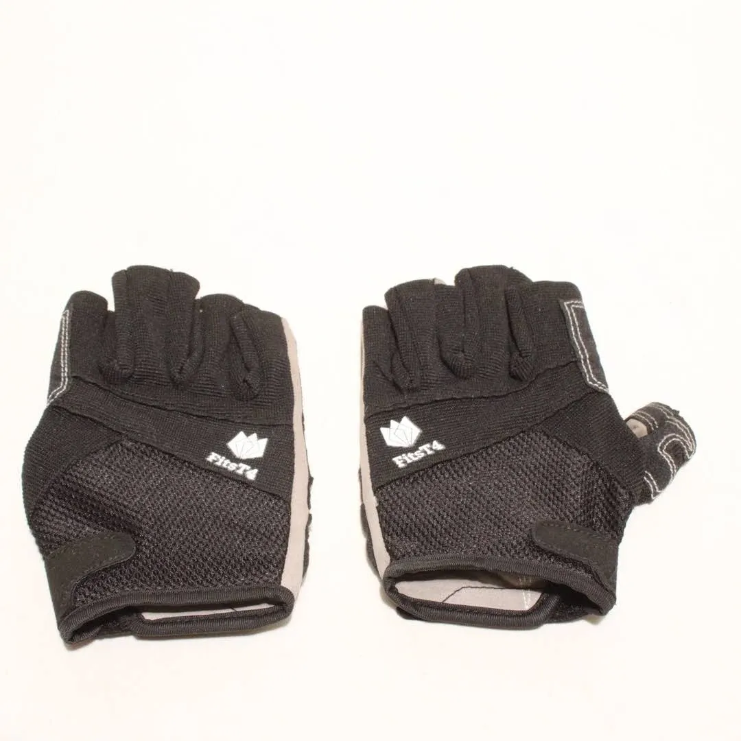 FitsT4 Sports FitsT4 Sailing Gloves 3/4 Finger Padded Palm Mesh Back for Comfort